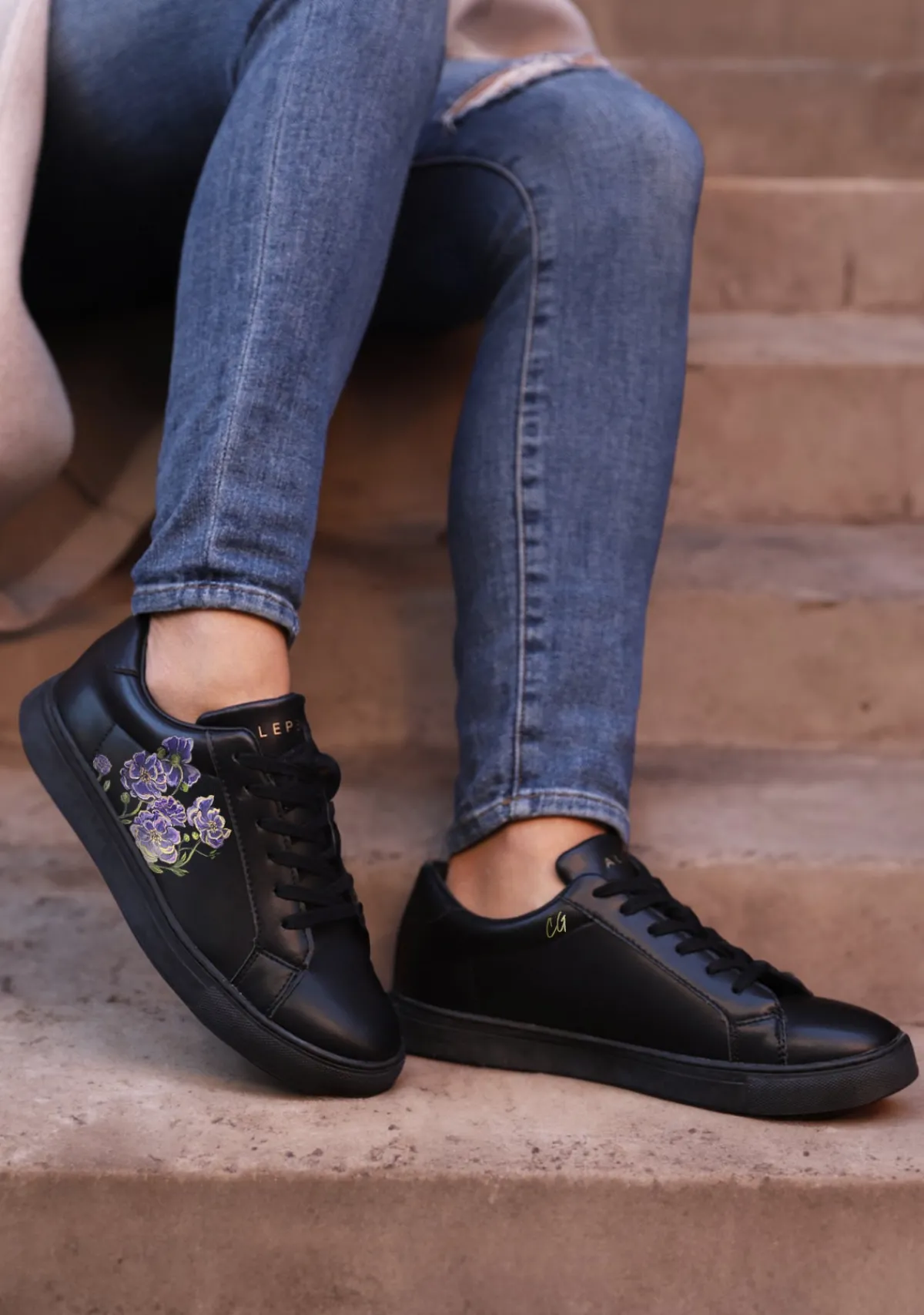 Clearance Alepel Cosmos Flower Black Sneaker