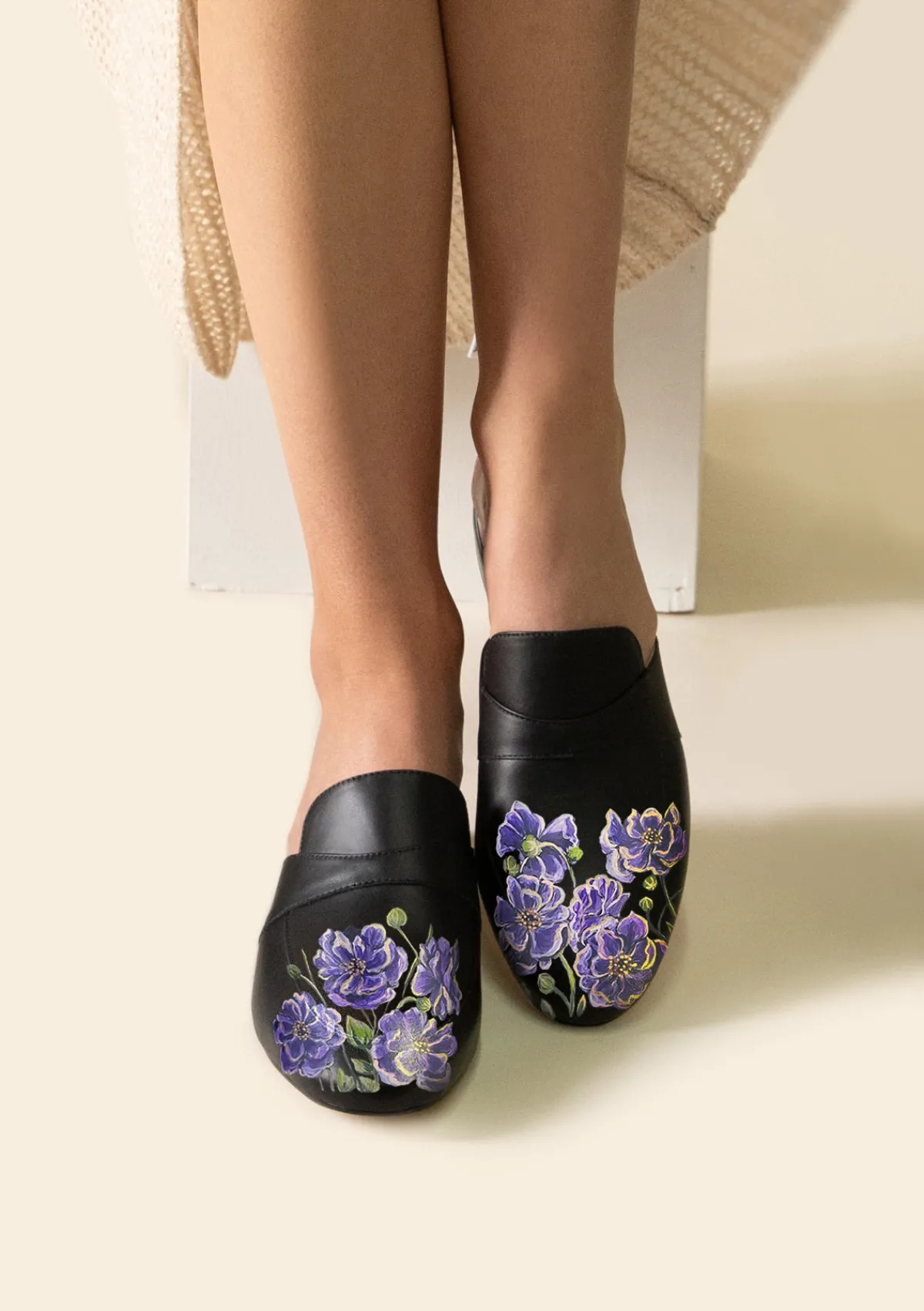 Best Sale Alepel Cosmos Flowers Black Mule