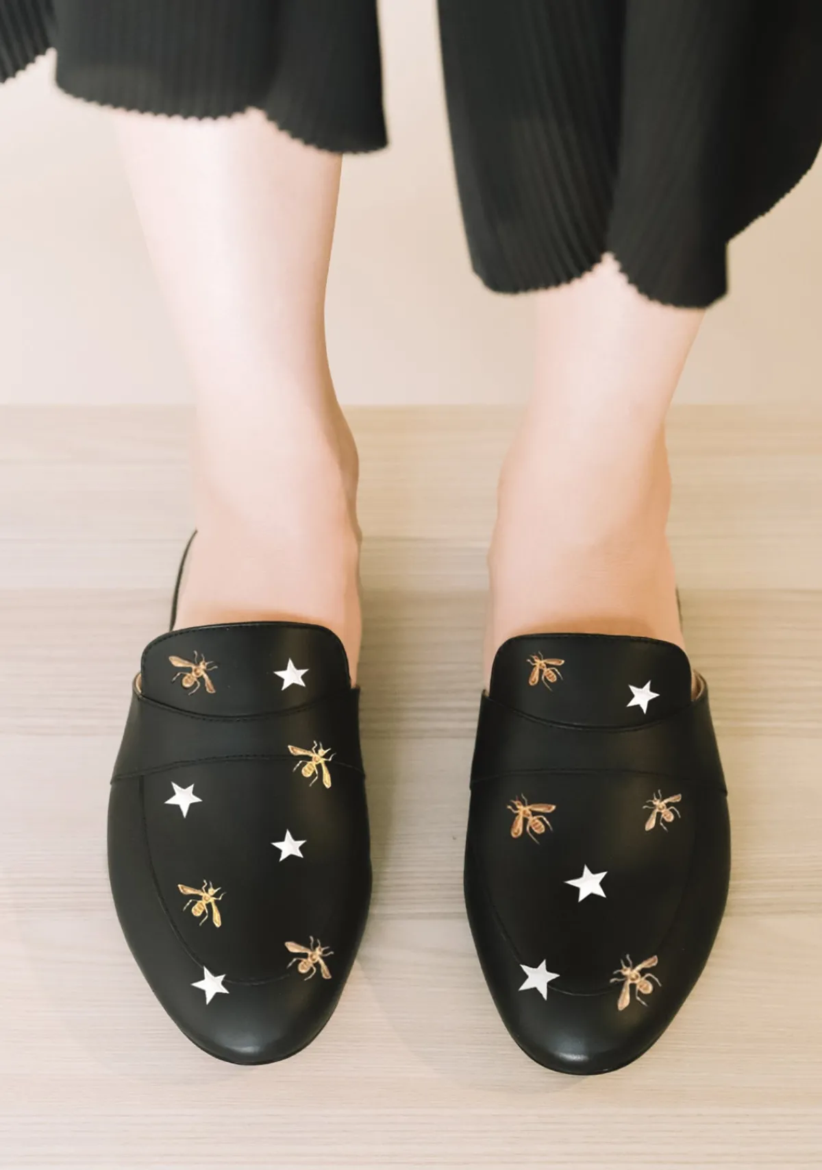 Clearance Alepel Metallic Bees and Stars Black Mule