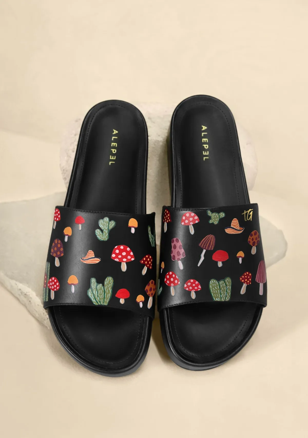 Best Alepel Mushrooms Black Slip On